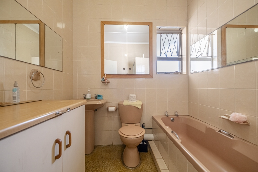 13 Bedroom Property for Sale in Summerstrand Eastern Cape